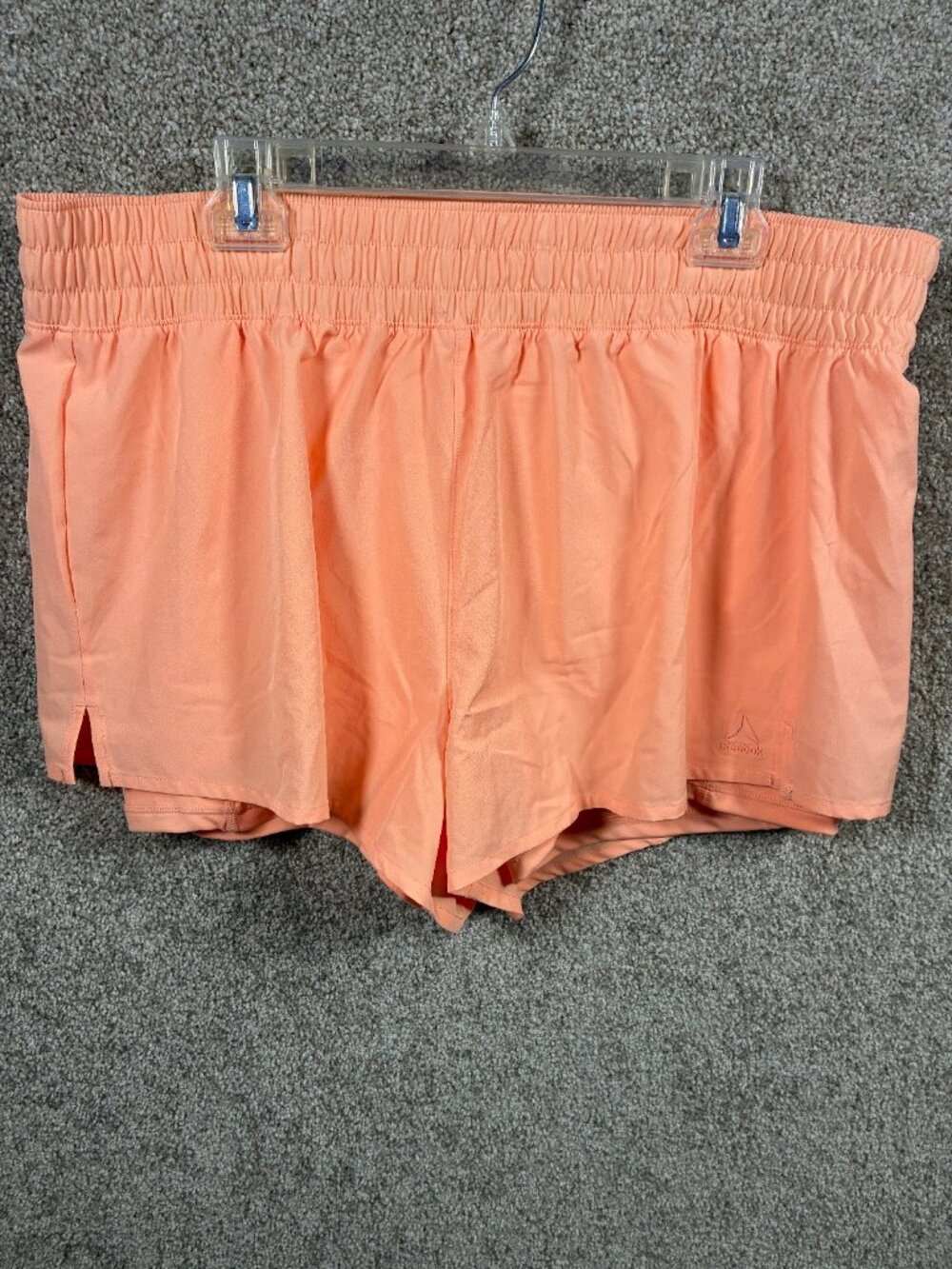 Reebok athletic shorts XXL peach split hem inner liner